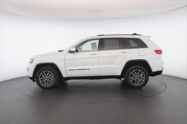 Photo of 2022 Bright White Clearcoat Jeep Grand Cherokee
