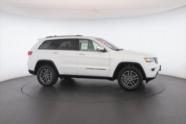 Photo of 2022 Bright White Clearcoat Jeep Grand Cherokee