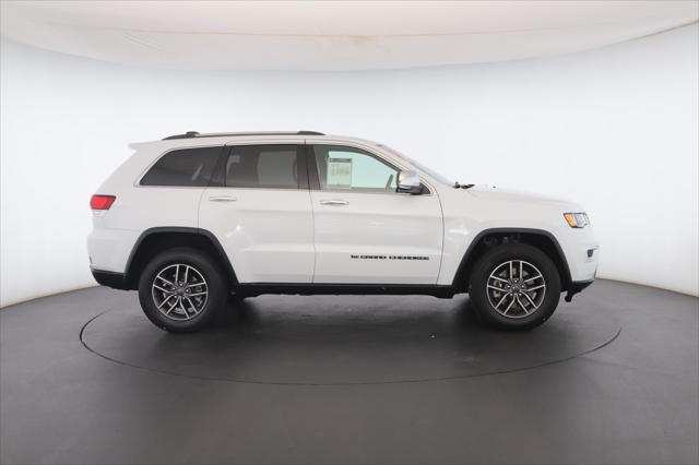 Photo of 2022 Bright White Clearcoat Jeep Grand Cherokee