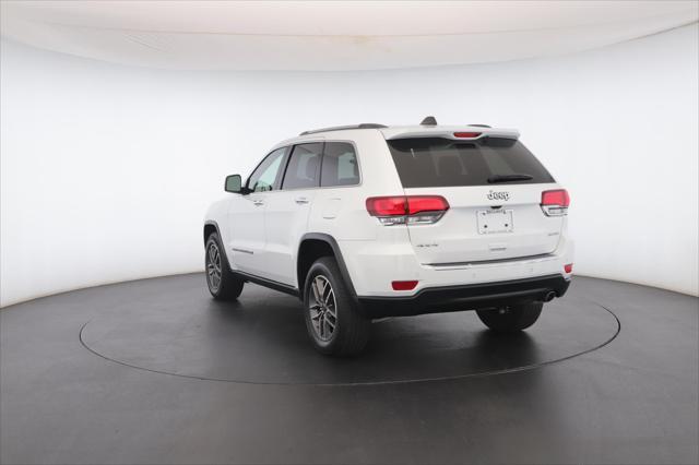 Photo of 2022 Bright White Clearcoat Jeep Grand Cherokee