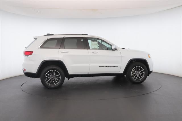 Photo of 2022 Bright White Clearcoat Jeep Grand Cherokee