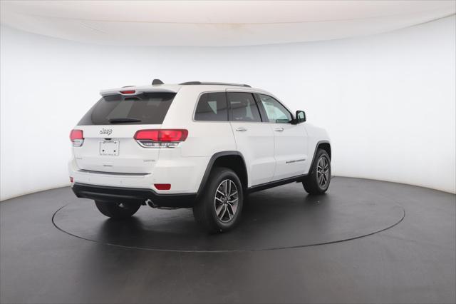 Photo of 2022 Bright White Clearcoat Jeep Grand Cherokee