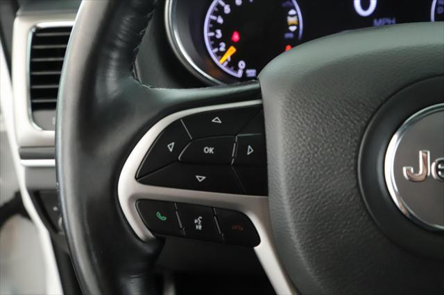 Photo of 2022 Bright White Clearcoat Jeep Grand Cherokee