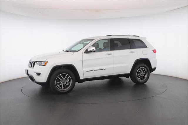 Photo of 2022 Bright White Clearcoat Jeep Grand Cherokee