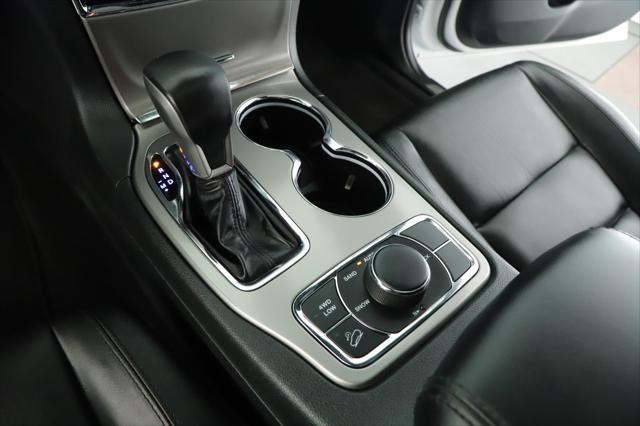 Photo of 2022 Bright White Clearcoat Jeep Grand Cherokee