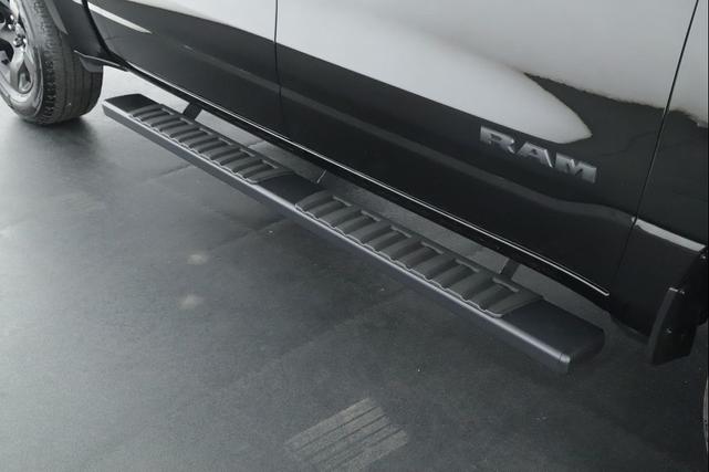 Photo of 2025 Diamond Black Crystal Pearlcoat RAM 1500