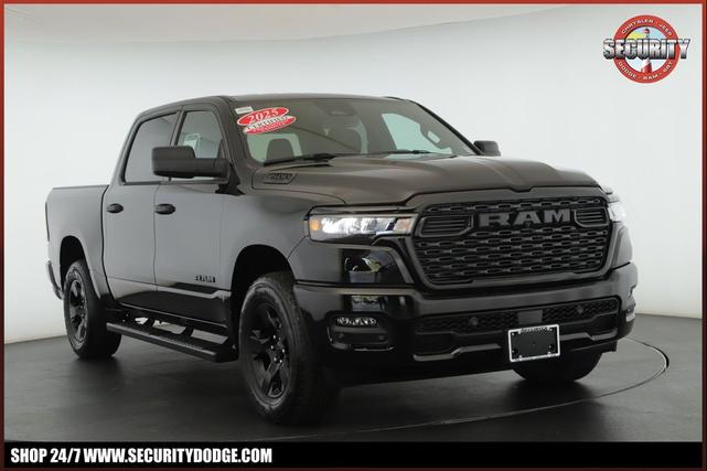 Photo of 2025 Diamond Black Crystal Pearlcoat RAM 1500