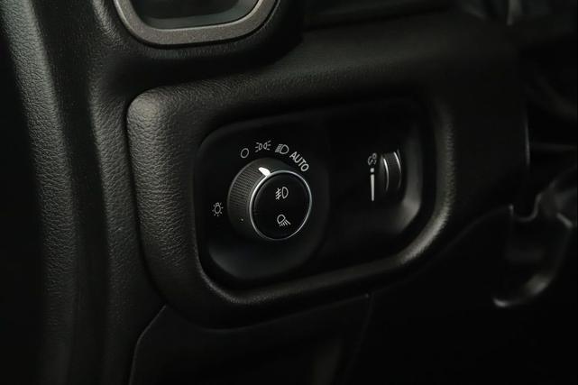 Photo of 2025 Diamond Black Crystal Pearlcoat RAM 1500