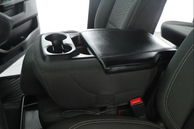 Photo of 2025 Diamond Black Crystal Pearlcoat RAM 1500