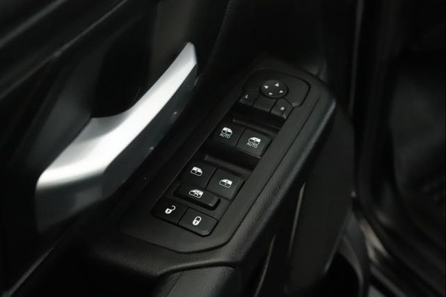 Photo of 2025 Diamond Black Crystal Pearlcoat RAM 1500