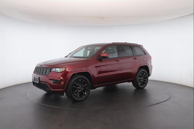 Photo of 2019 Velvet Red Pearlcoat Jeep Grand Cherokee