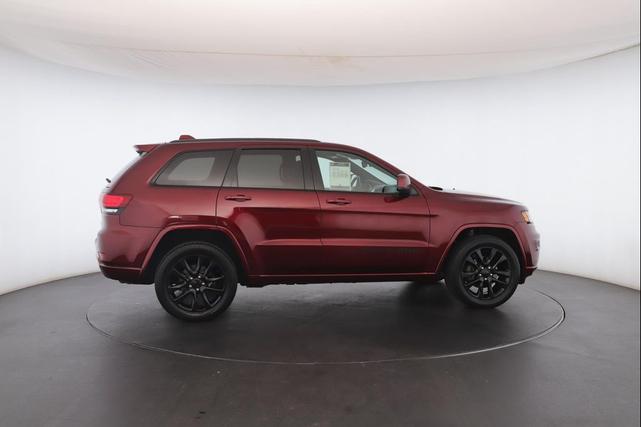 Photo of 2019 Velvet Red Pearlcoat Jeep Grand Cherokee