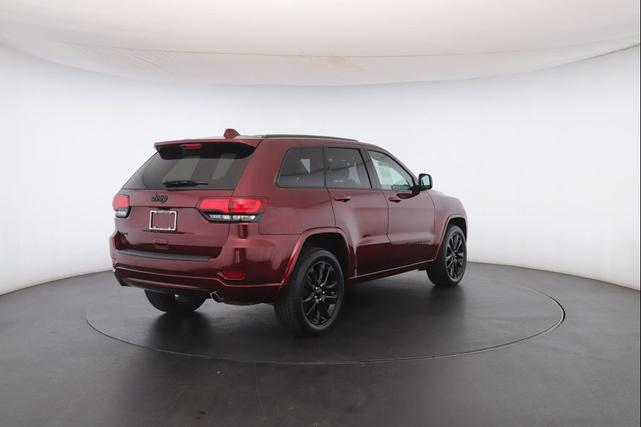 Photo of 2019 Velvet Red Pearlcoat Jeep Grand Cherokee