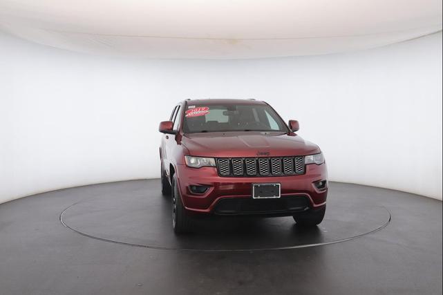 Photo of 2019 Velvet Red Pearlcoat Jeep Grand Cherokee
