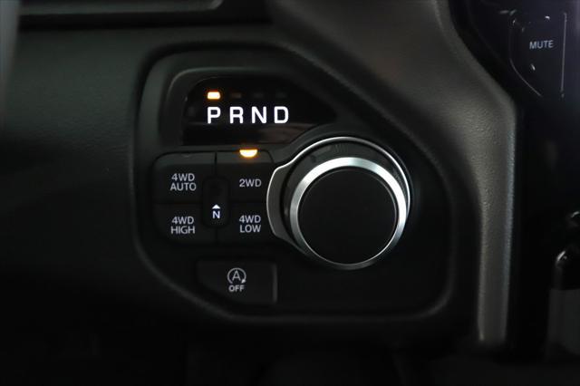 Photo of 2025 Diamond Black Crystal Pearlcoat RAM 1500