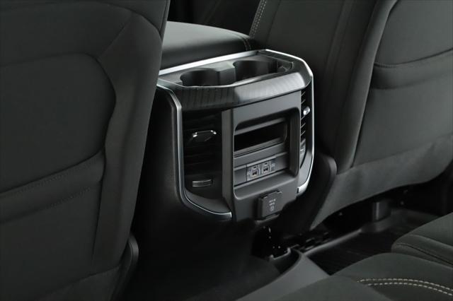 Photo of 2025 Diamond Black Crystal Pearlcoat RAM 1500