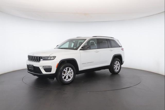 Photo of 2022 Bright White Clearcoat Jeep Grand Cherokee