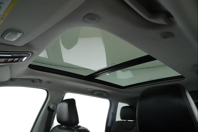 Photo of 2022 Bright White Clearcoat Jeep Grand Cherokee