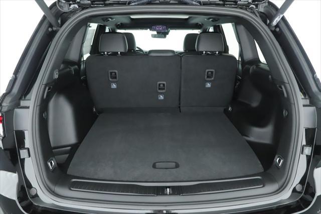 Photo of 2025 Diamond Black Crystal Pearlcoat Jeep Grand Cherokee