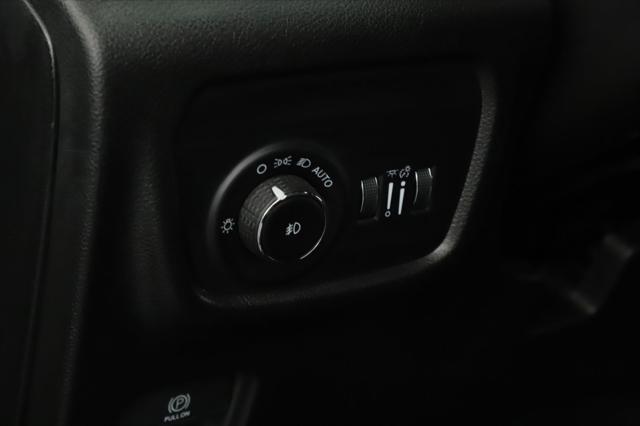 Photo of 2025 Diamond Black Crystal Pearlcoat Jeep Grand Cherokee