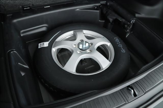 Photo of 2025 Diamond Black Crystal Pearlcoat Jeep Grand Cherokee