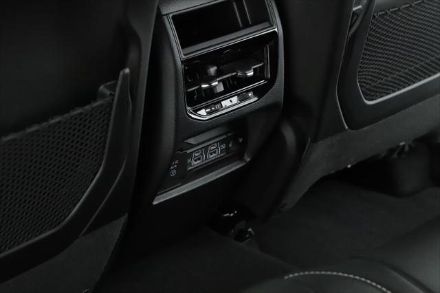 Photo of 2025 Diamond Black Crystal Pearlcoat Jeep Grand Cherokee
