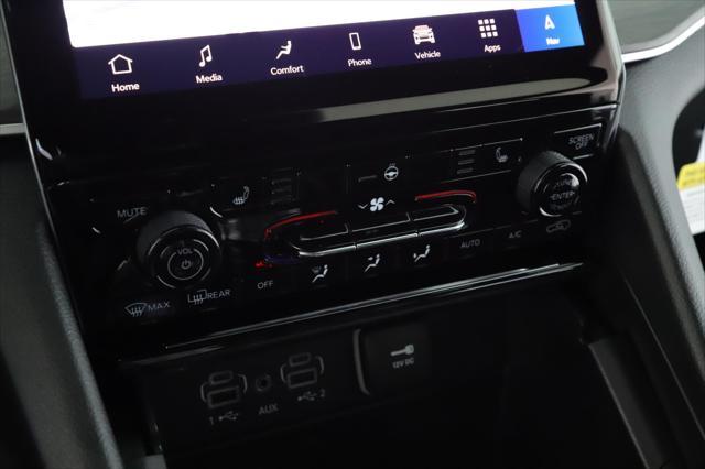 Photo of 2025 Diamond Black Crystal Pearlcoat Jeep Grand Cherokee