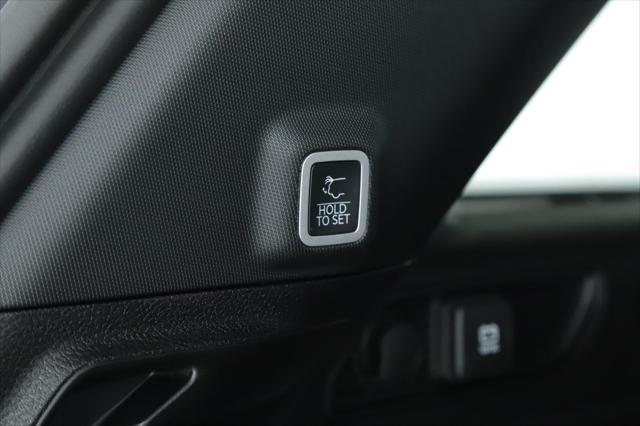 Photo of 2025 Diamond Black Crystal Pearlcoat Jeep Grand Cherokee
