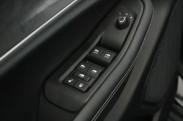Photo of 2025 Diamond Black Crystal Pearlcoat Jeep Grand Cherokee