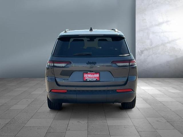 Photo of 2023 Gray Jeep Grand Cherokee L