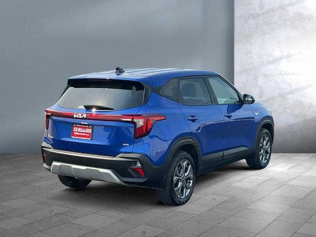 Photo of 2024 Blue Kia Seltos
