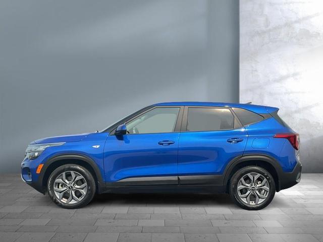 Photo of 2024 Blue Kia Seltos