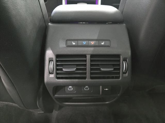 Photo of 2024 Ostuni Pearl White Land Rover Discovery Sport