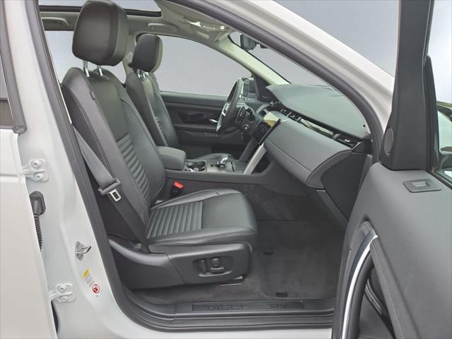 Photo of 2024 Ostuni Pearl White Land Rover Discovery Sport