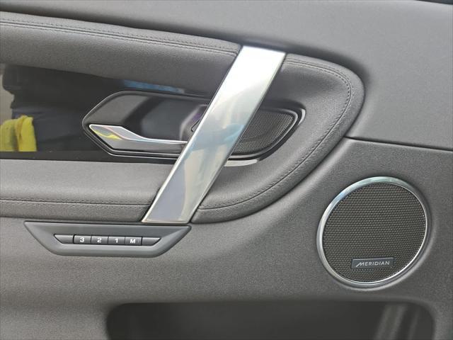 Photo of 2024 Ostuni Pearl White Land Rover Discovery Sport