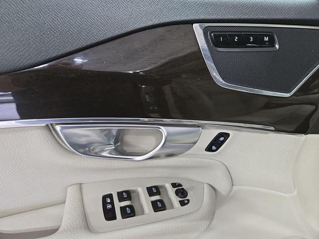 Photo of 2018 Osmium Gray Volvo XC90