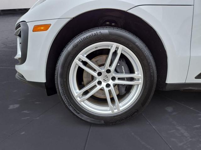 Photo of 2024 Carrara White Porsche Macan