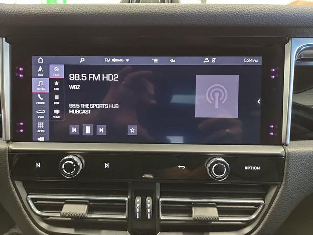 Photo of 2024 Carrara White Porsche Macan