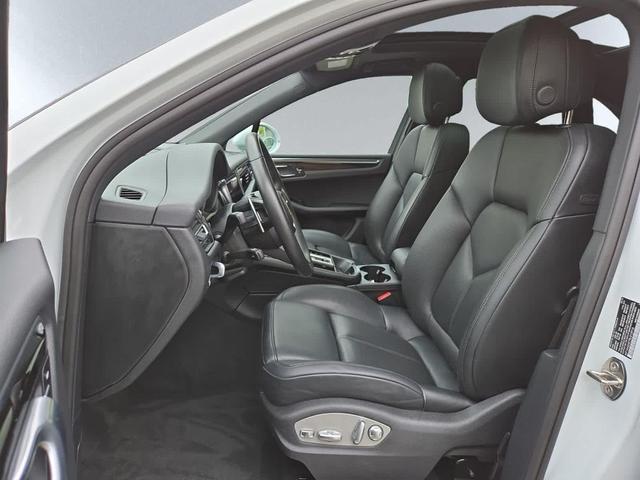 Photo of 2024 Carrara White Porsche Macan