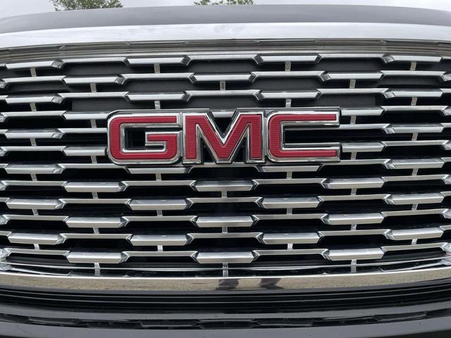 Photo of 2018 Onyx Black GMC Yukon XL