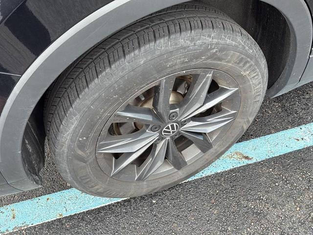 Photo of 2023 Deep Black Pearl Effect Volkswagen Tiguan