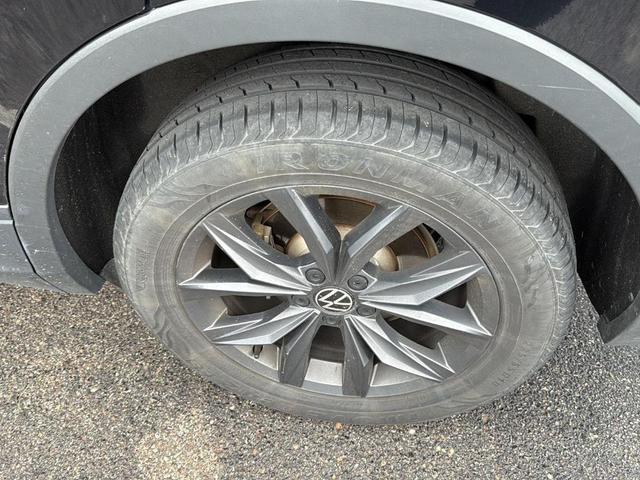 Photo of 2023 Deep Black Pearl Effect Volkswagen Tiguan
