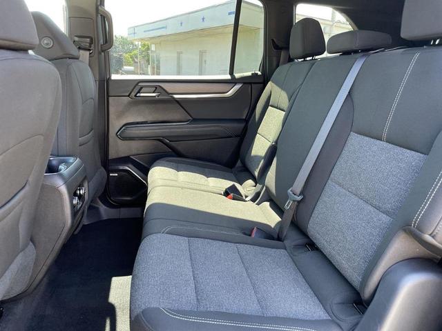 Photo of 2025 Crystal Metallic GMC Acadia