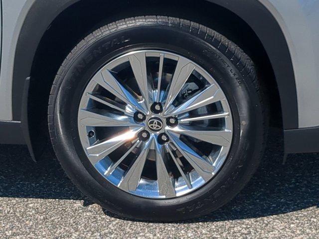 Photo of 2024 Celestial Silver Metallic Toyota Grand Highlander