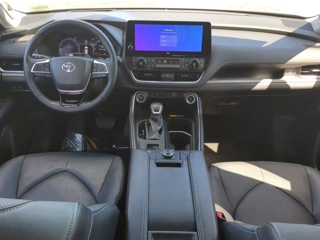Photo of 2024 Celestial Silver Metallic Toyota Grand Highlander