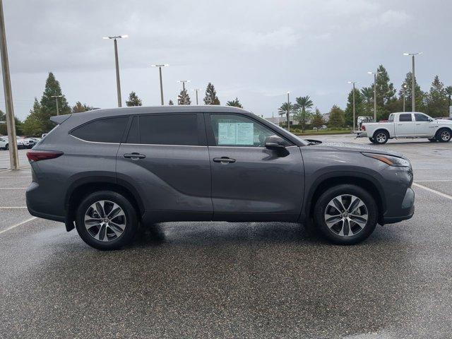 Photo of 2024 Magnetic Gray Metallic Toyota Highlander