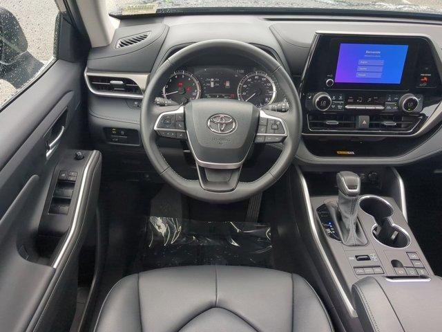 Photo of 2024 Magnetic Gray Metallic Toyota Highlander