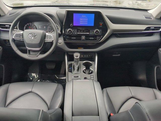 Photo of 2024 Magnetic Gray Metallic Toyota Highlander