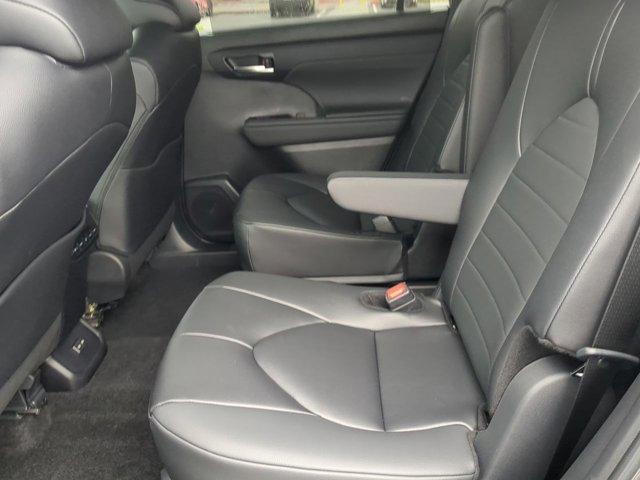 Photo of 2024 Magnetic Gray Metallic Toyota Highlander