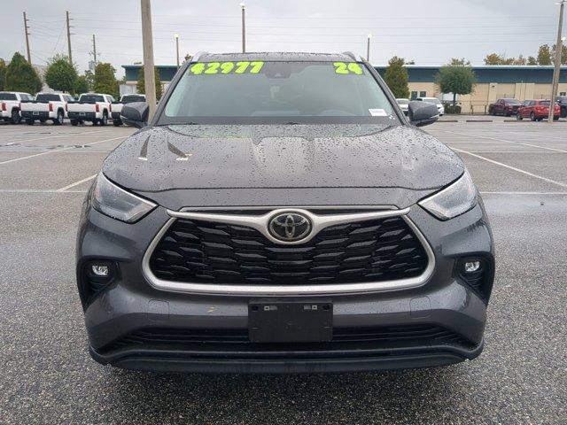 Photo of 2024 Magnetic Gray Metallic Toyota Highlander
